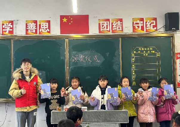 age动漫
研究生志愿服务队顺利开展寒假社会实践